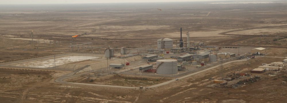 Khuzestan Producing Oil Despite Virus Resurgence 