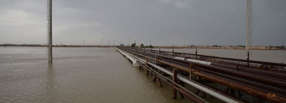 Floods Do Not Halt Refinery Operations  