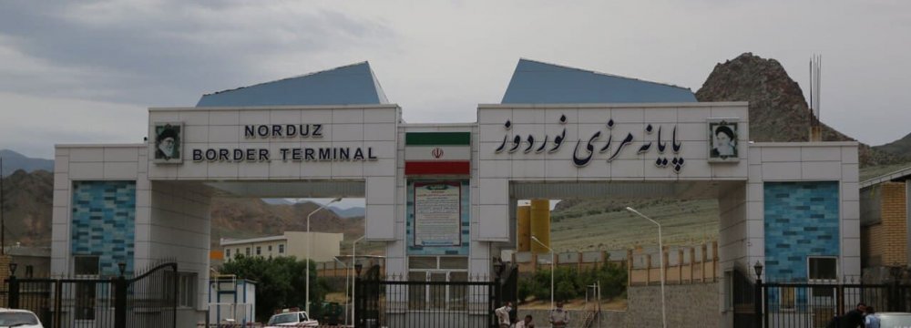 14,000 Iranians Travel to Armenia for Vaccine