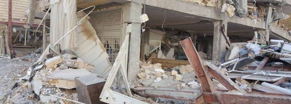 1,000 Quake-Hit Homes Uninhabitable 