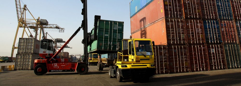 Iran's Trade With Persian Gulf States Reaches $22.8 Billion in Q1-3 