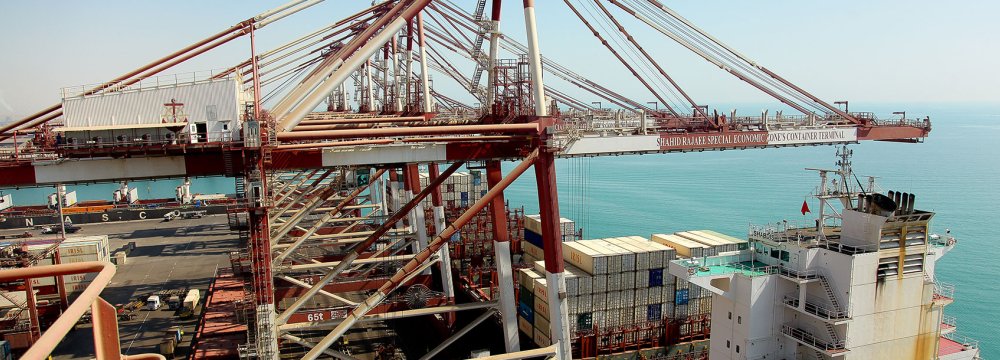 Iran's Trade With Persian Gulf States Hit $31.7 Billion in 11 Months