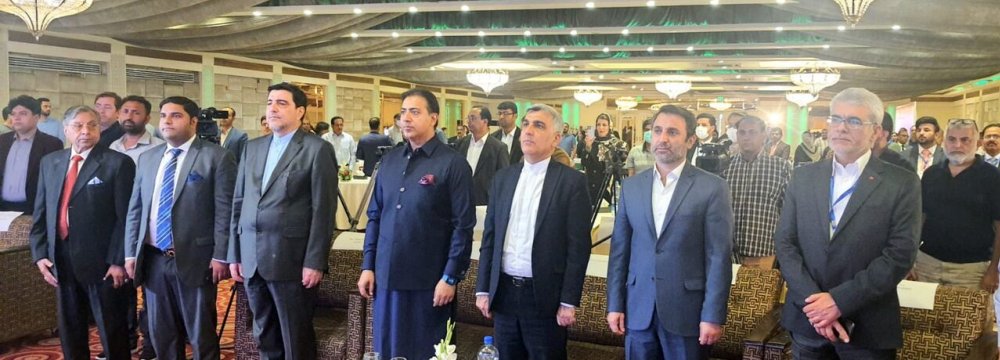 Lahore Hosts Event to Promote Barter Trade With Iran
