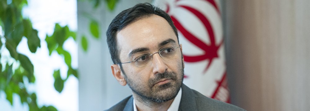 Pundit Scrutinizes Iran Business Environment 