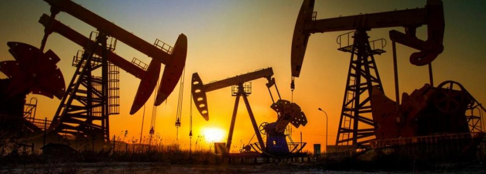 Oil Prices Fall as US Storm Threat Eases