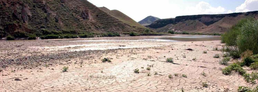 Afghanistan has totally neglected Iran's share of Hamoun River.