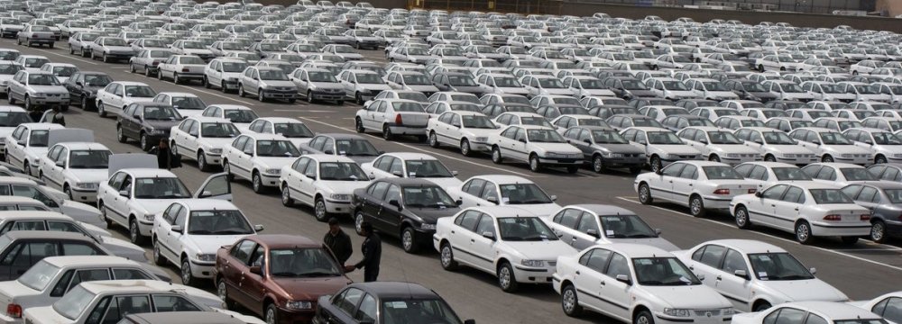 Central Bank of Iran Boss Lashes Out at Loss-Making Carmakers   