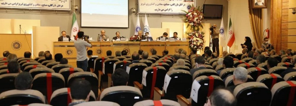 Iran Gov’t Is Urged to Repay Billions in Debt to Banks