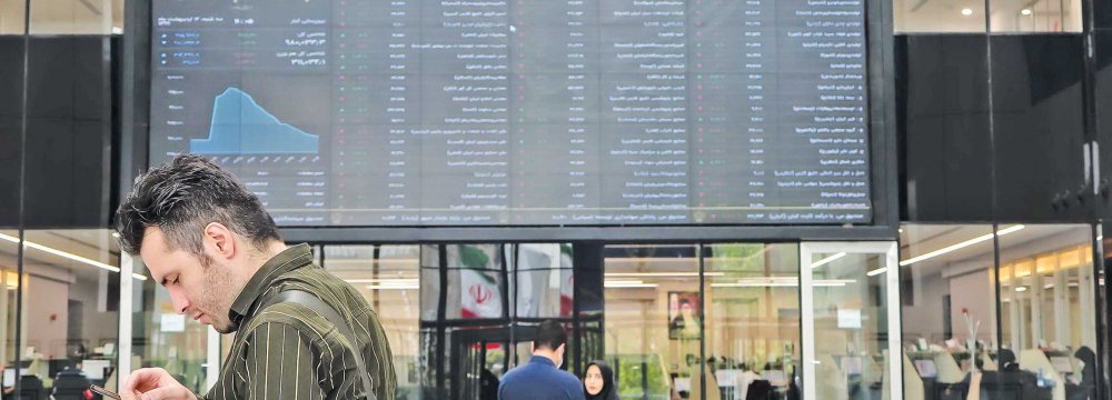 Large Caps Gain in Tehran Share Market 