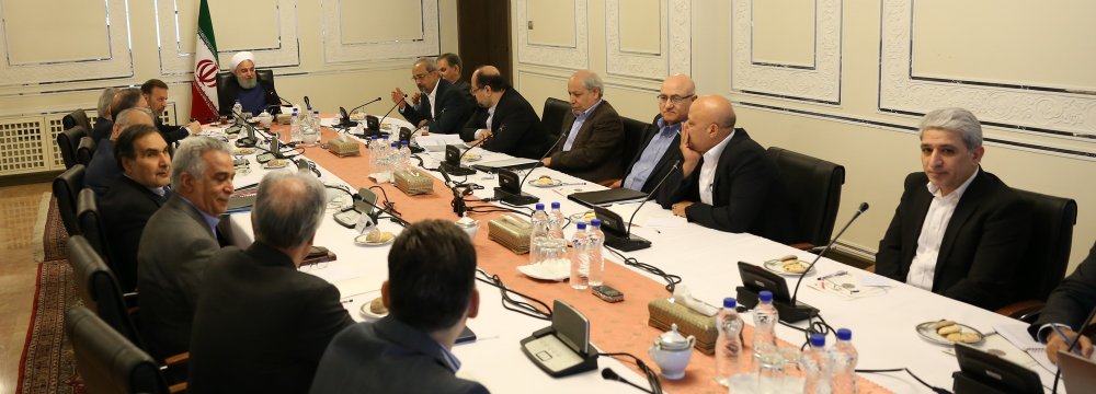 President Hassan Rouhani met with top private sector figures on April 26. 