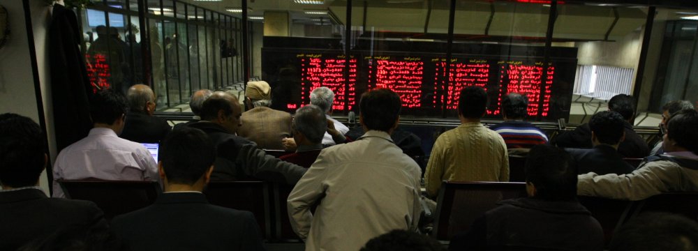 Tehran Stocks Move Into Positive Territory 