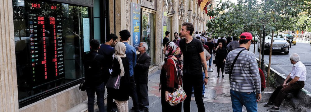 Iran's CB Solicits Help From Moneychangers to Restore Calm to Currency Market  