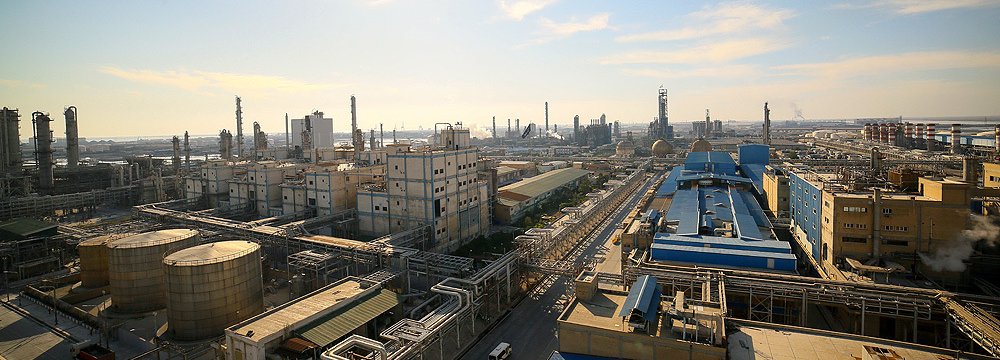 Gov't to Offer Shares in Petrochem, Steel Majors