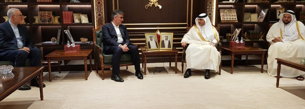 Farzin, Qatar’s Central  Bank Chief Hold Talks 