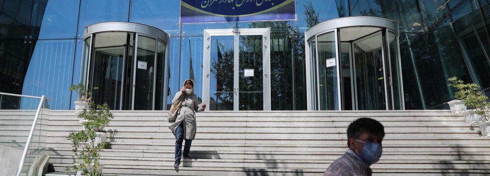 Tehran Stock Market Drops 0.7%