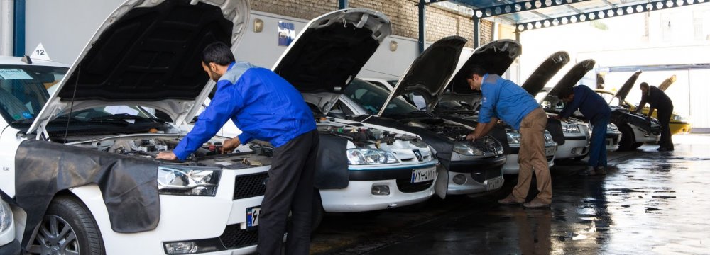 Rouhani’s Government Puts the Breaks on Production of Fuel-Intensive Cars