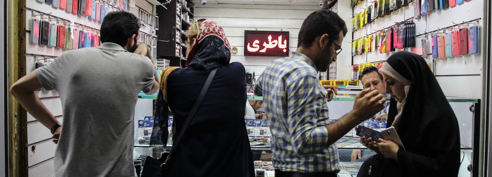 Mobile Phone Prices Drop by a Notch in Tehran