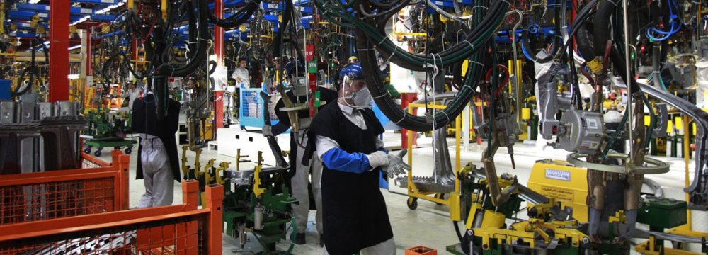 With Supply Chain Bottlenecked, Car Production Declines in Iran