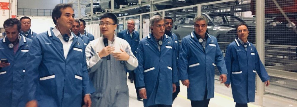 In an ongoing trip to China, Managing Director of SAIPA Mohsen Jahroudi (2nd R) visited Brilliance and Changan’s factories.