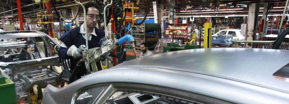 SAIPA Sales Campaign Triggers Frenzy Car Buying in Iran