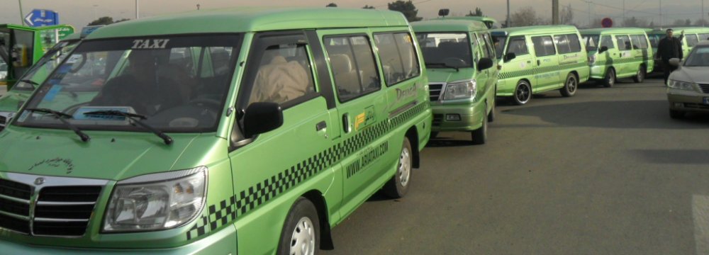 There are more than 7,000 taxi vans on the verge of falling apart in the capital. 
