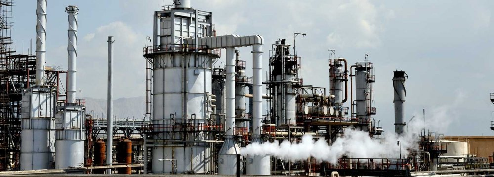 Aras Free Zone Has Own Oil Refinery