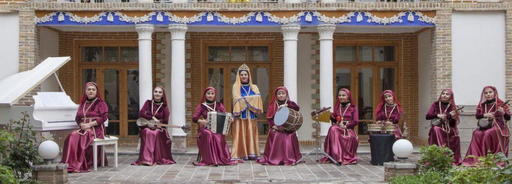 Azeri Folk Music by Parla Ensemble