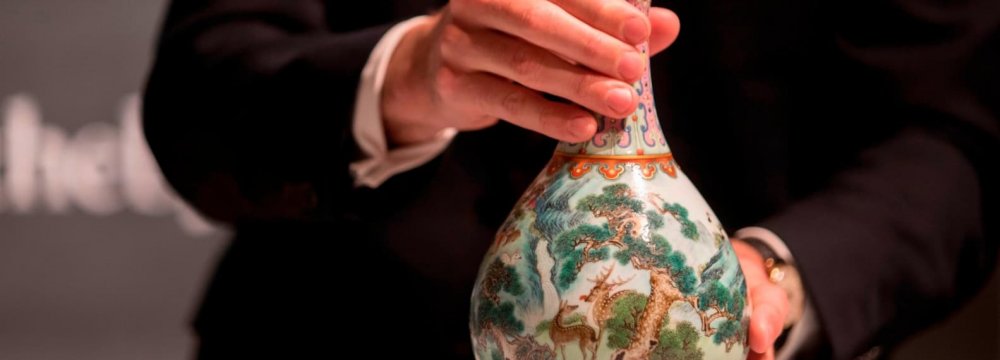  Chinese Vase Found in Shoebox Sells  for $19 Million