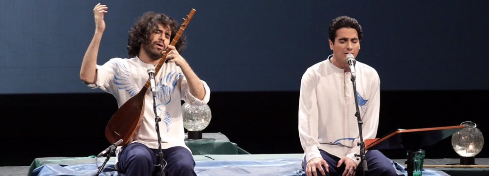 Sohrab Pournazeri (L) and Homayoun Shajarian in the first performance of “Si” last July