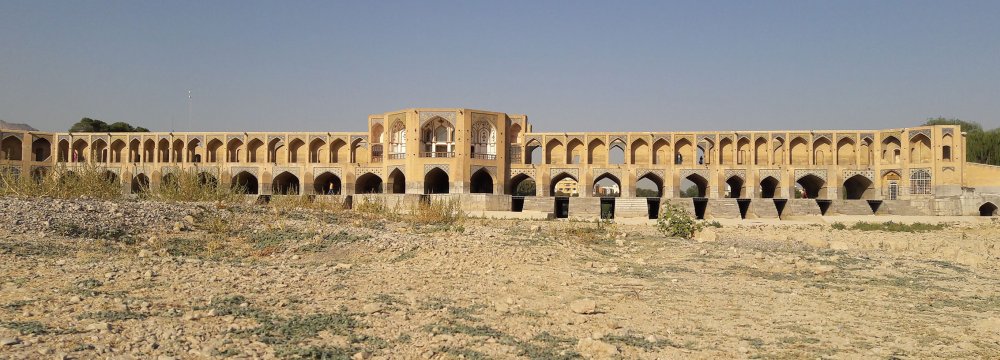 Atash-Zamzam Making Film About a River That Was