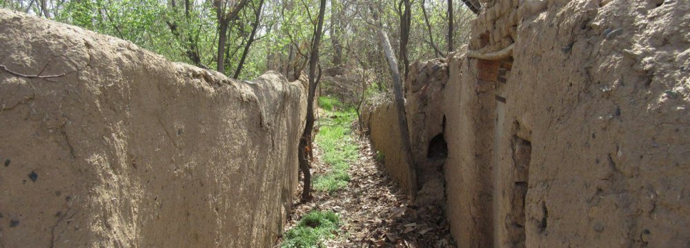 Illegal Construction in Abyaneh Demolished 