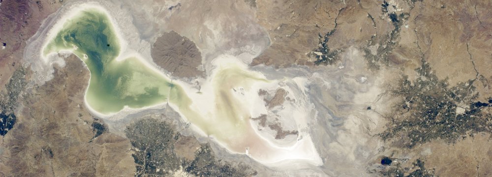 Limited Funds, Poor Public Input  Hindering Urmia Lake Restoration