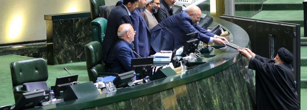 Iran's Annual Budget Bill Expects $14.7b in Crude Oil, Derivative Sales
