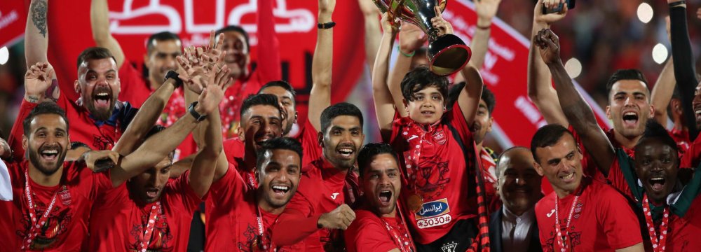 The cup was raised by the nine-year-old Hani Norouzi, son of former Persepolis captain, Hadi Norouzi, who passed away in October 2015 at the age of 30.