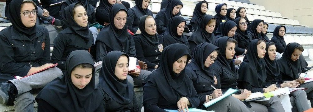 Iranian Women Referees Seeking Int’l Accreditation 