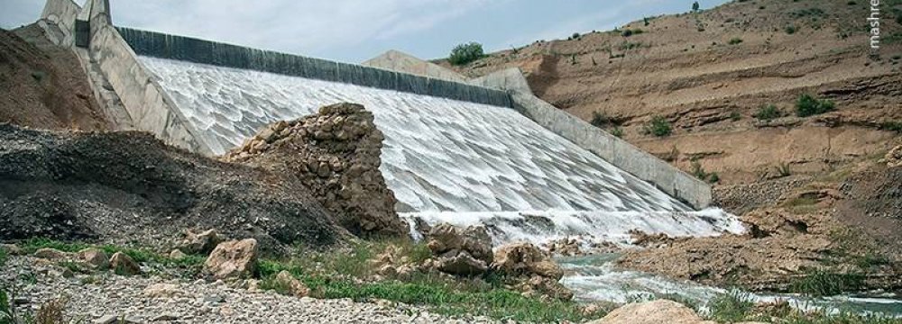 Deluge of Water Bursts Out of Dam in Iran&#039;s Kermanshah