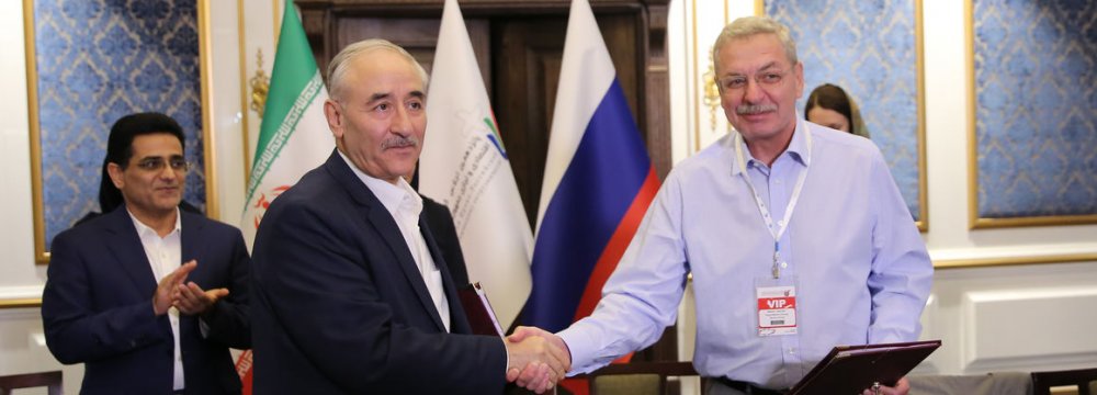 Russia, Iran Sign MOU to Boost Coop. in Energy Sector