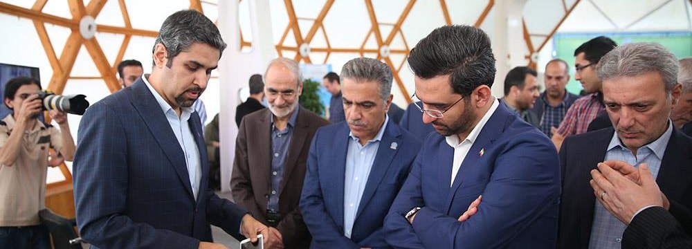 Mohammad Javad Azari-Jahromi (2nd R) during his visit to the University of Tehran’s Science and Technology Park on June 10.
