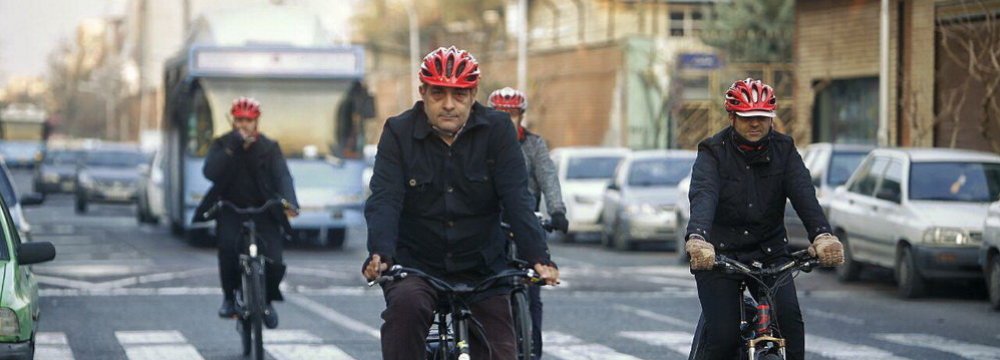 Tehran Mayor Pledges to Improve Public Transport  