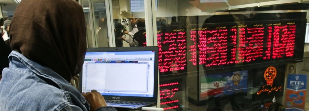 Tehran Stocks Tumble Amid Selloff Rush 