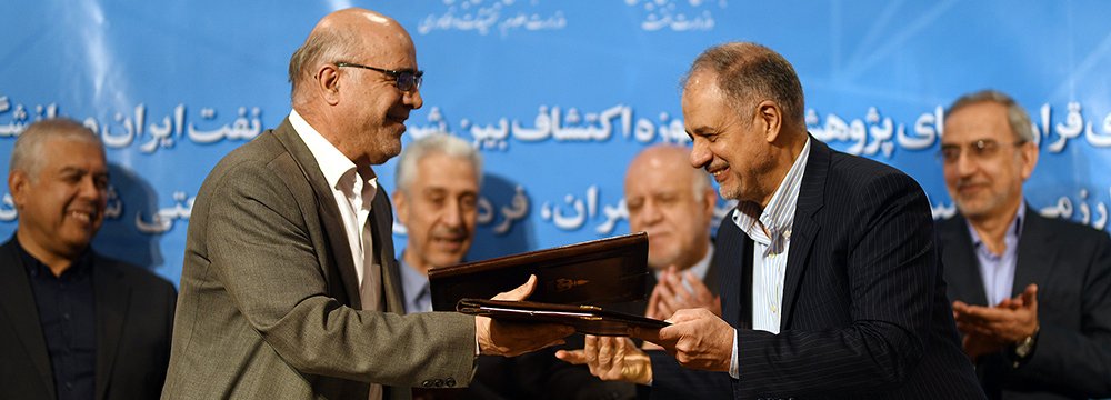 Iranian universities signed contracts with NIOC to conduct research and development studies on different oil and gas blocks.