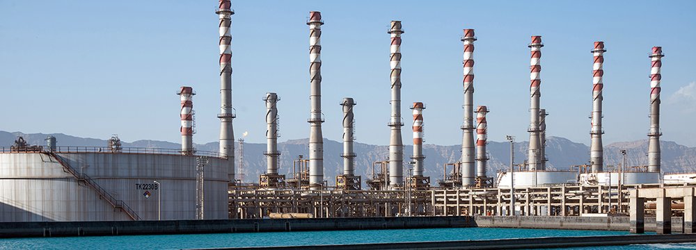 Gasoline Refinery in South Iran Aims to Raise Production to 40 mld