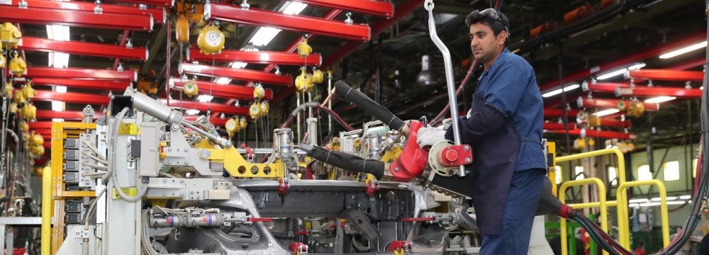 Iranian Carmakers Saddled With $1.4 Billion Debt