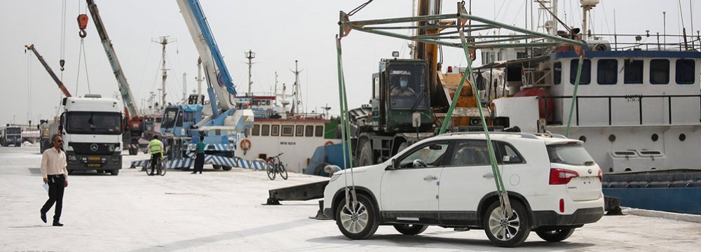 Majlis Report Exposes Car Import Racket in Iran