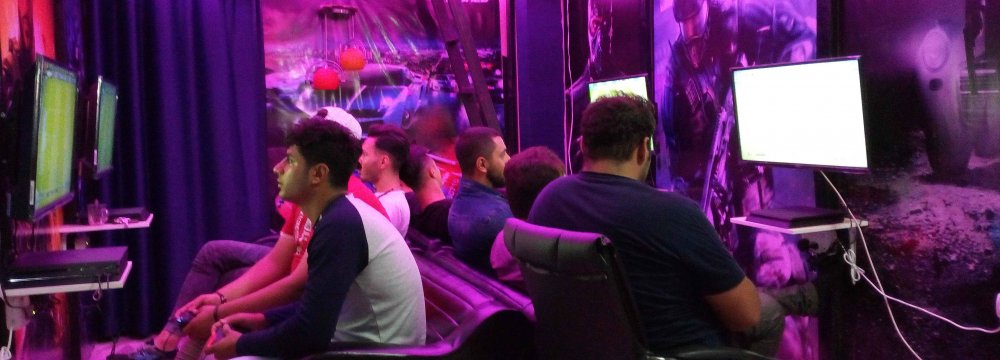 High Ping, Internet Disruptions Make Online Gaming Hard in Iran