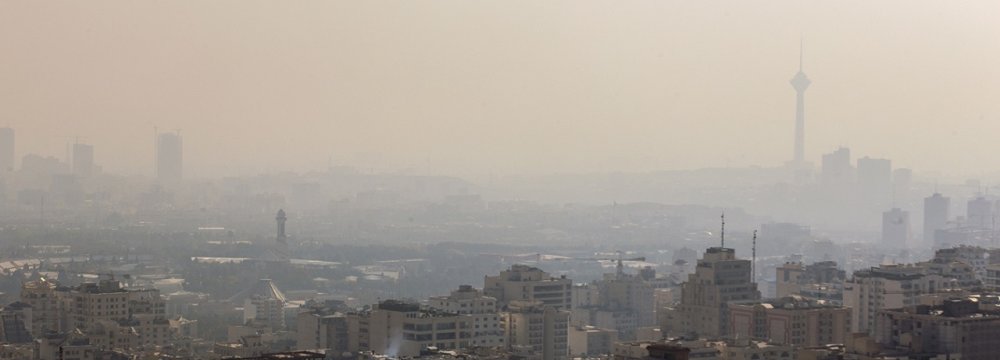 Heavy Smog Engulfs Tehran