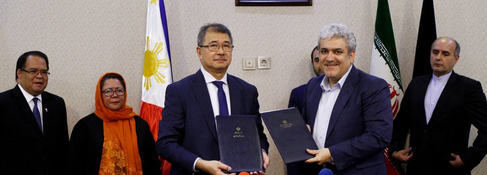 Filipino Minister Discusses Tech Ties 