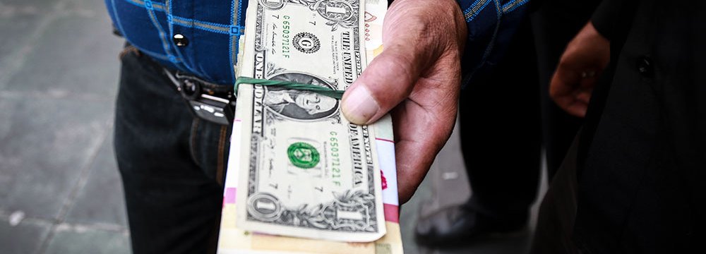 Rial Gains, Currencies Slip in Tehran