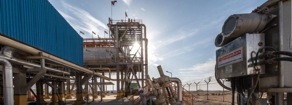 Iran&#039;s Azar Oilfield Production to Reach 60,000 bpd