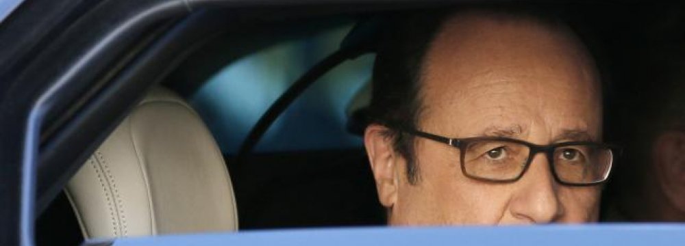 Hollande Approval Ratings Pick Up Slightly